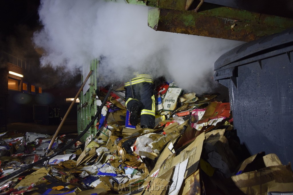 Feuer Papp Presscontainer Koeln Hoehenberg Bochumerstr P326.JPG - Miklos Laubert